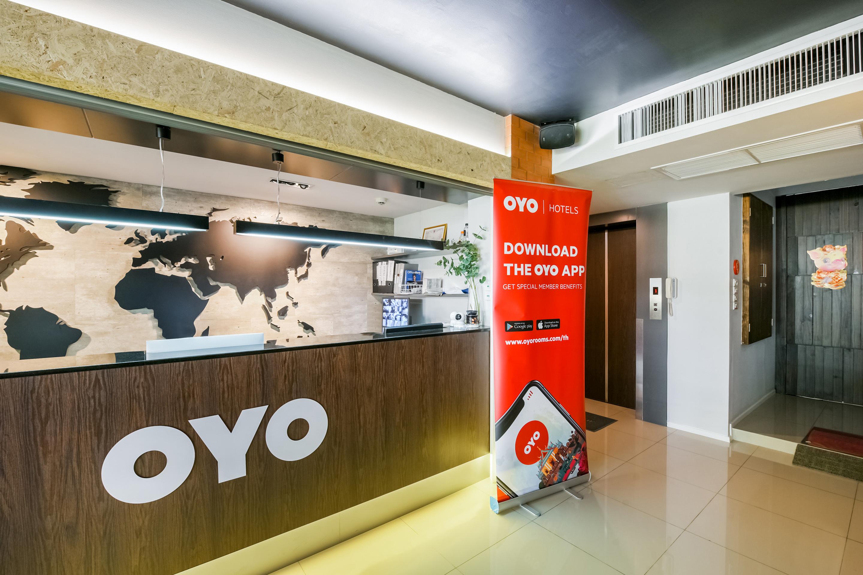 Vaccinated Staff - Oyo 137 Kitzio House Hotell Bangkok Exteriör bild